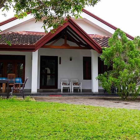 Mina Villa Хиккадува Экстерьер фото