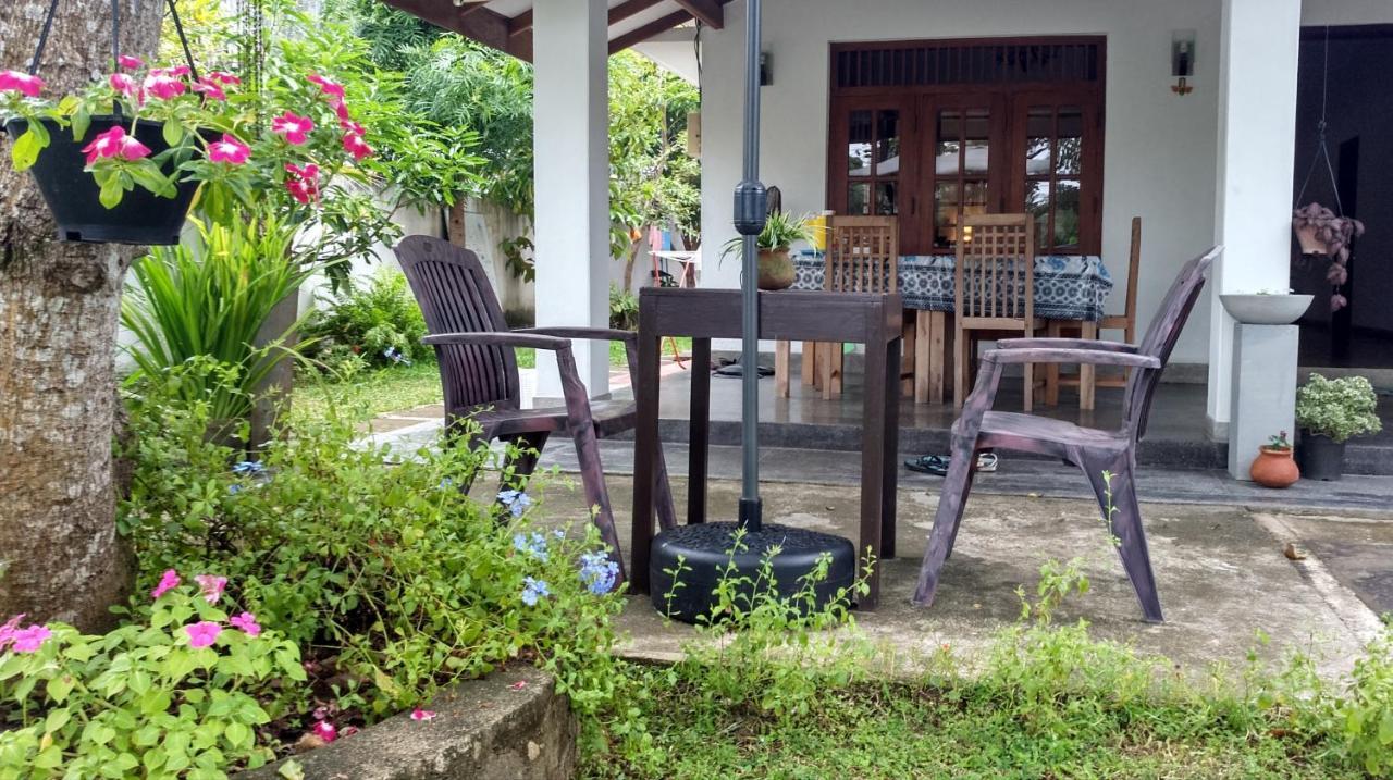 Mina Villa Хиккадува Экстерьер фото