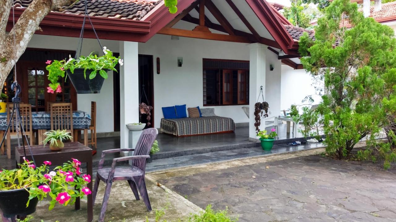 Mina Villa Хиккадува Экстерьер фото