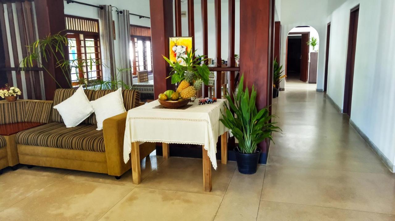 Mina Villa Хиккадува Экстерьер фото