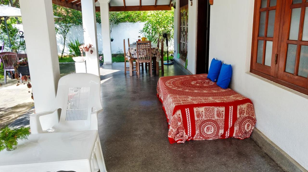 Mina Villa Хиккадува Экстерьер фото