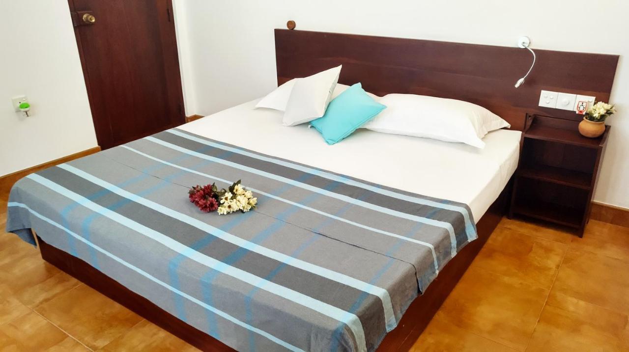 Mina Villa Хиккадува Экстерьер фото