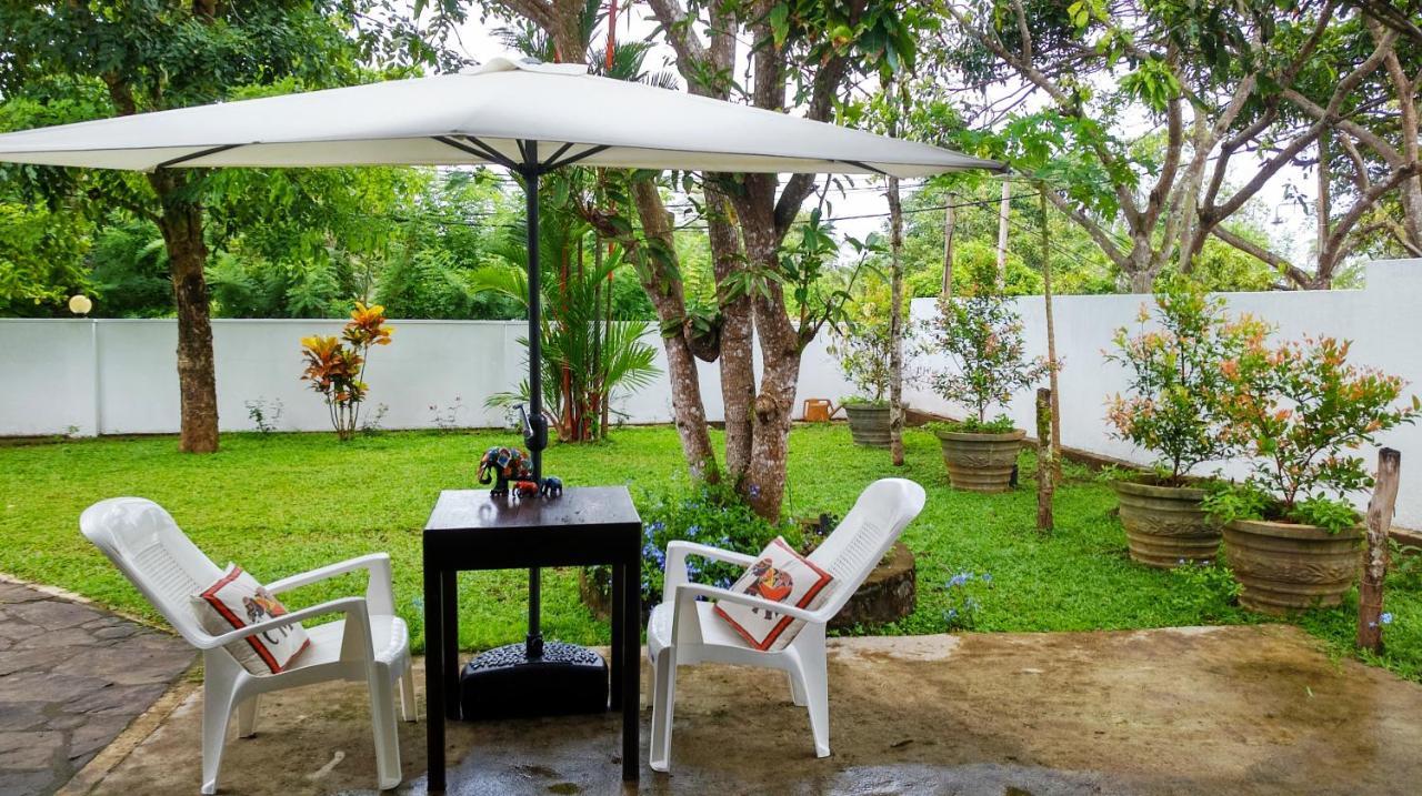 Mina Villa Хиккадува Экстерьер фото