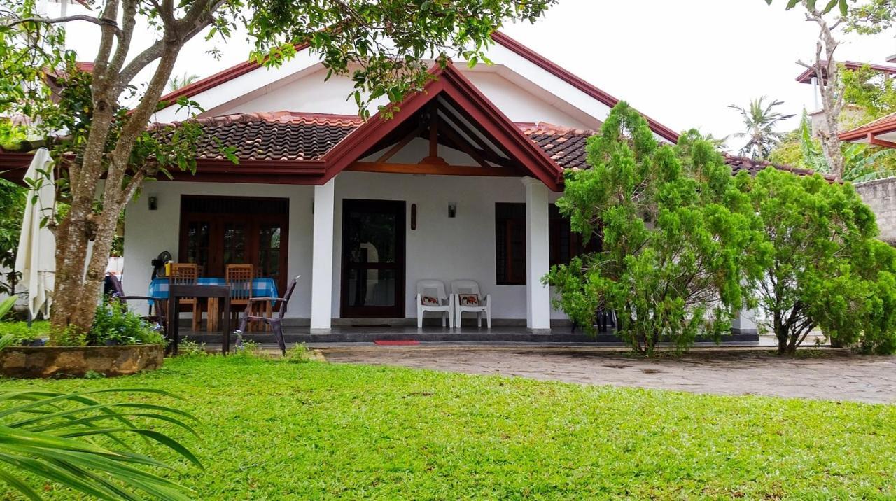 Mina Villa Хиккадува Экстерьер фото